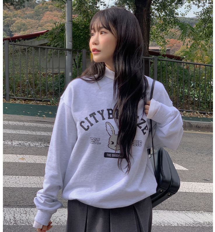 NCT DOYOUNG X CITYBREEZE City Snappy Graphic Sweatshirt_Melange White