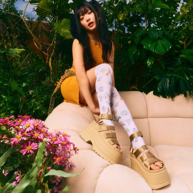 New Jeans Hanni] UGG Golden Glow High Platform Strap Slide (Golden