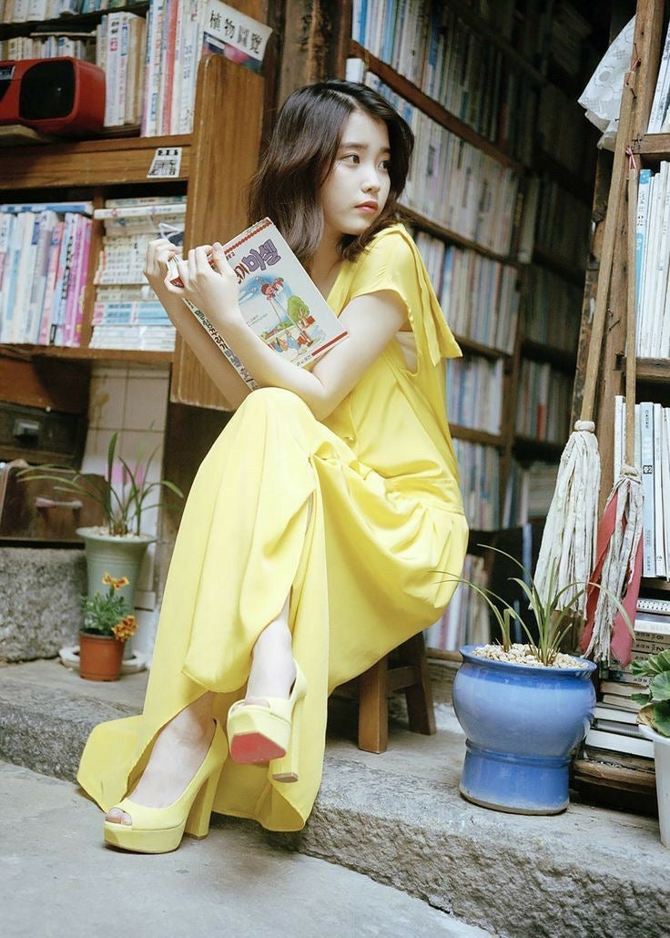 IU Flower Bookmark (Special Remake Mini Album)