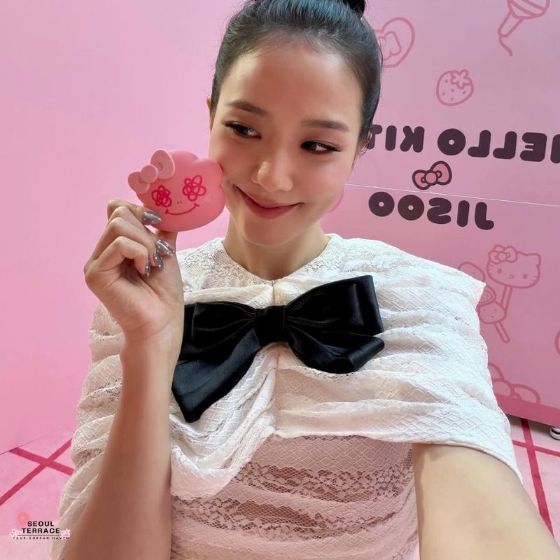 Jisoo K-pop MD Hello Kitty collaboration
