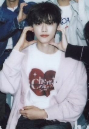 ROMANTIC CROWN CHERRY HEART SHORT SLEEVE TSHIRT WHITE worn by NCT JAEMIN