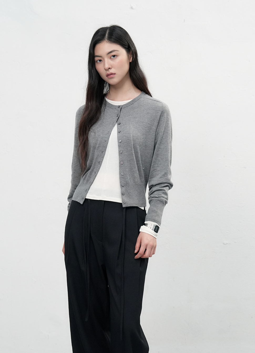 GENERAL IDEA -   WOMAN Signature Crewneck Cardigan