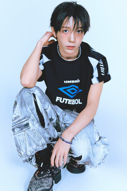 [UMBRO X NCT WISH]  HBL Football Puchibow Short Sleeve Piste