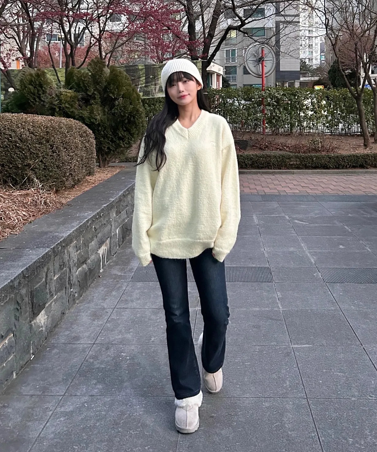 [THE BOYZ Juyeon Worn] Wai Kei Dolphin Hairy V-Neck Knit