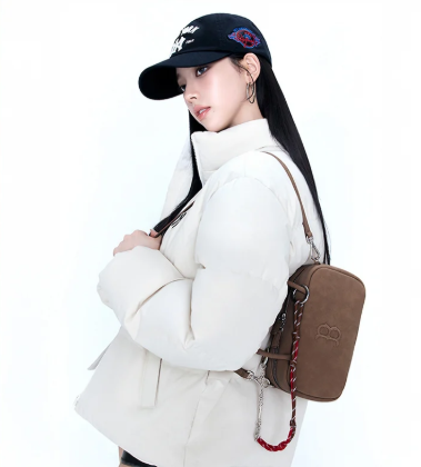 [Aespa Karina Pick] Basic Palette Crossbody Boston Red Sox