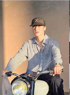 [Ateez San Worn] VARZAR Curved Denim Stitch Detail 5-Panel Ball Cap