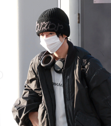 [NCT WISH Ryo Worn] VARZAR Handle Logo Beanie Black