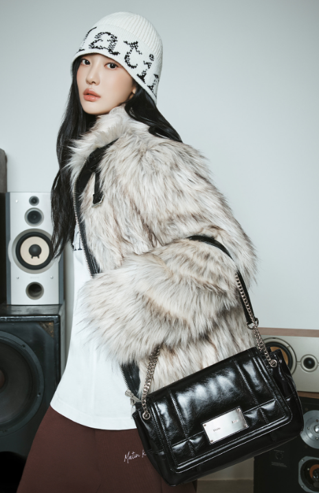 [Aespa Ningning Pick] Matin Kim Glossy Quilting Medium Bag Black