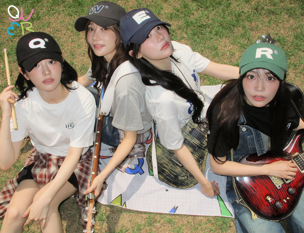 [Qwer X Ames ] Qwer Numbering Layered LS Tee