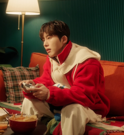 [B.I Worn] Varzar Logo Label Hood Muffler