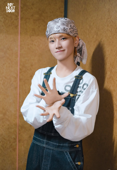 [BoyNextDoor Riwoo Worn] OY Bold Patch L/S Tee