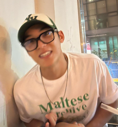 [Seventeen Mingyu Worn] Wai kei Maltese Archive Line Graphic Short Sleeve T-Shirt