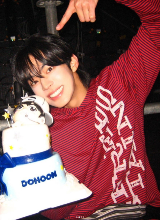 [TWS Dohoon Worn] Mainbooth Free Stains Hood T-shirt