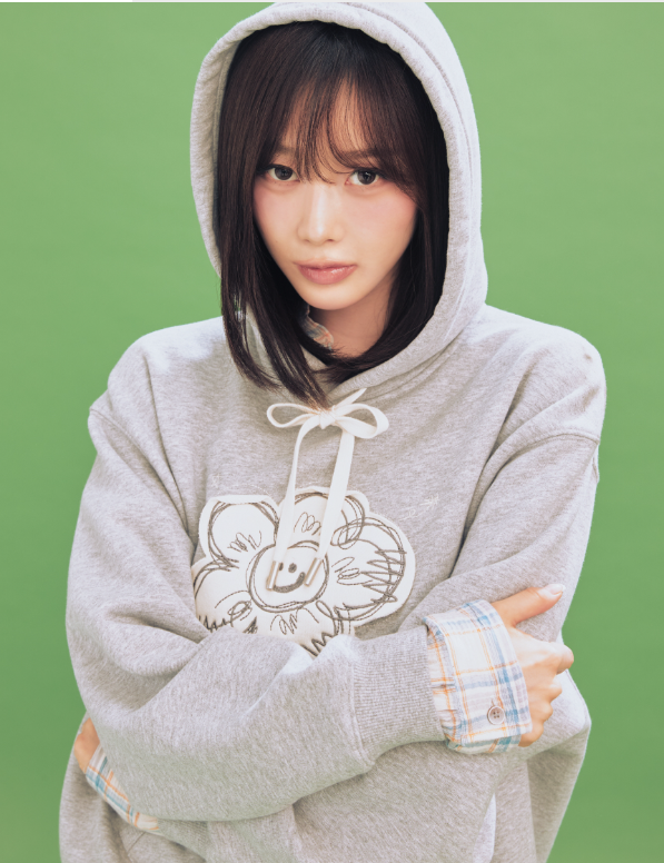 [Aespa Giselle Worn] 26SS Wacky Willy Women's Big Lily Semi-Over Hoodie