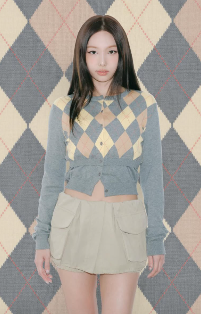 [Twice Nayeon Worn] Grove Veni Argyle Crop Cardigan