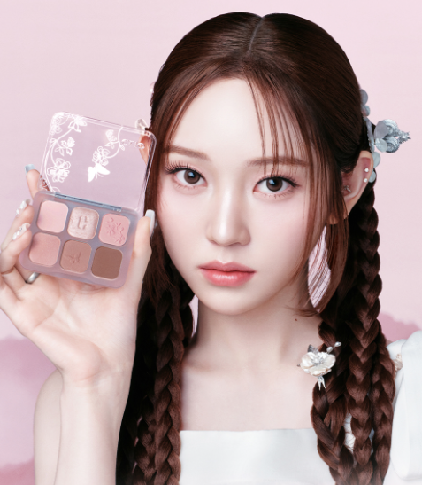 [K-Royal Heritage Edition] Clio Muse Master Palette with Gift (Lucky Pouch Keyring)