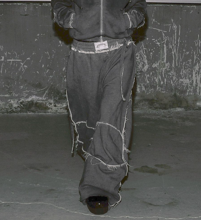 [NCT Wish Riku Worn] BAD BLOOD w-pts25-094 Raw Edge Convex Jogger - Washed Grey
