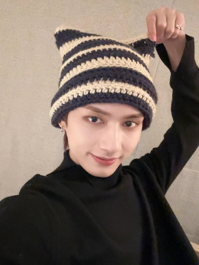 [kpop Idol Best Pick] VARZAR Square Label Striped Crochet Beanie