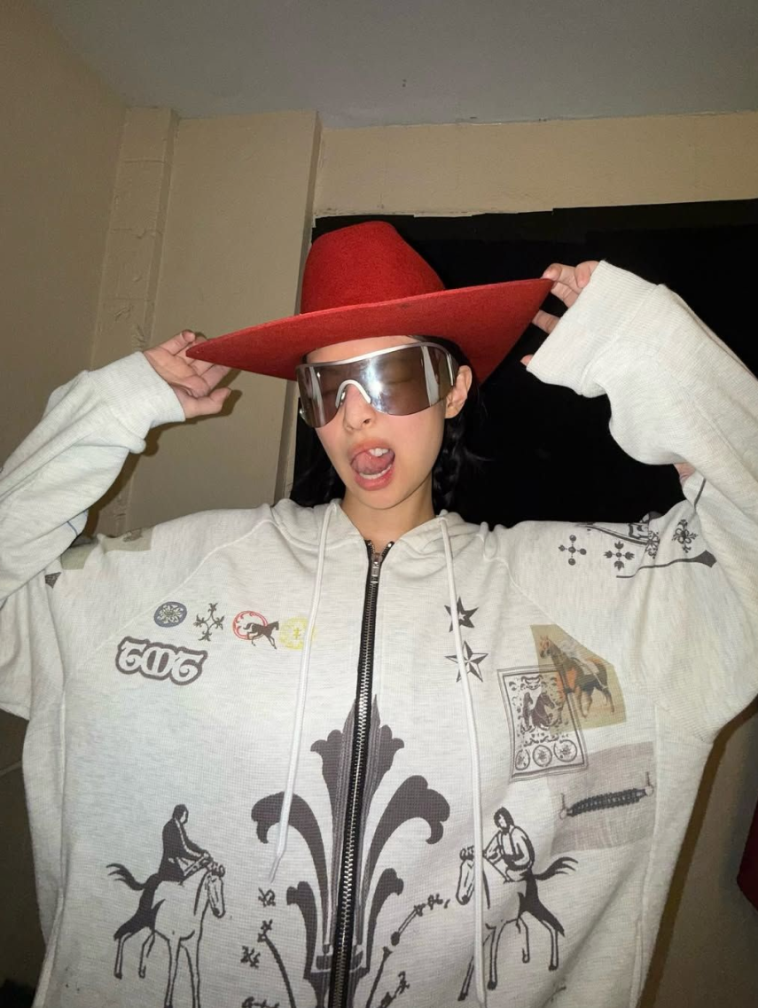 [Blackpink Jennie & RIIZE Wonbin Top Worn] Toomuchtax Printed Waffle Zip-Up Hoodie