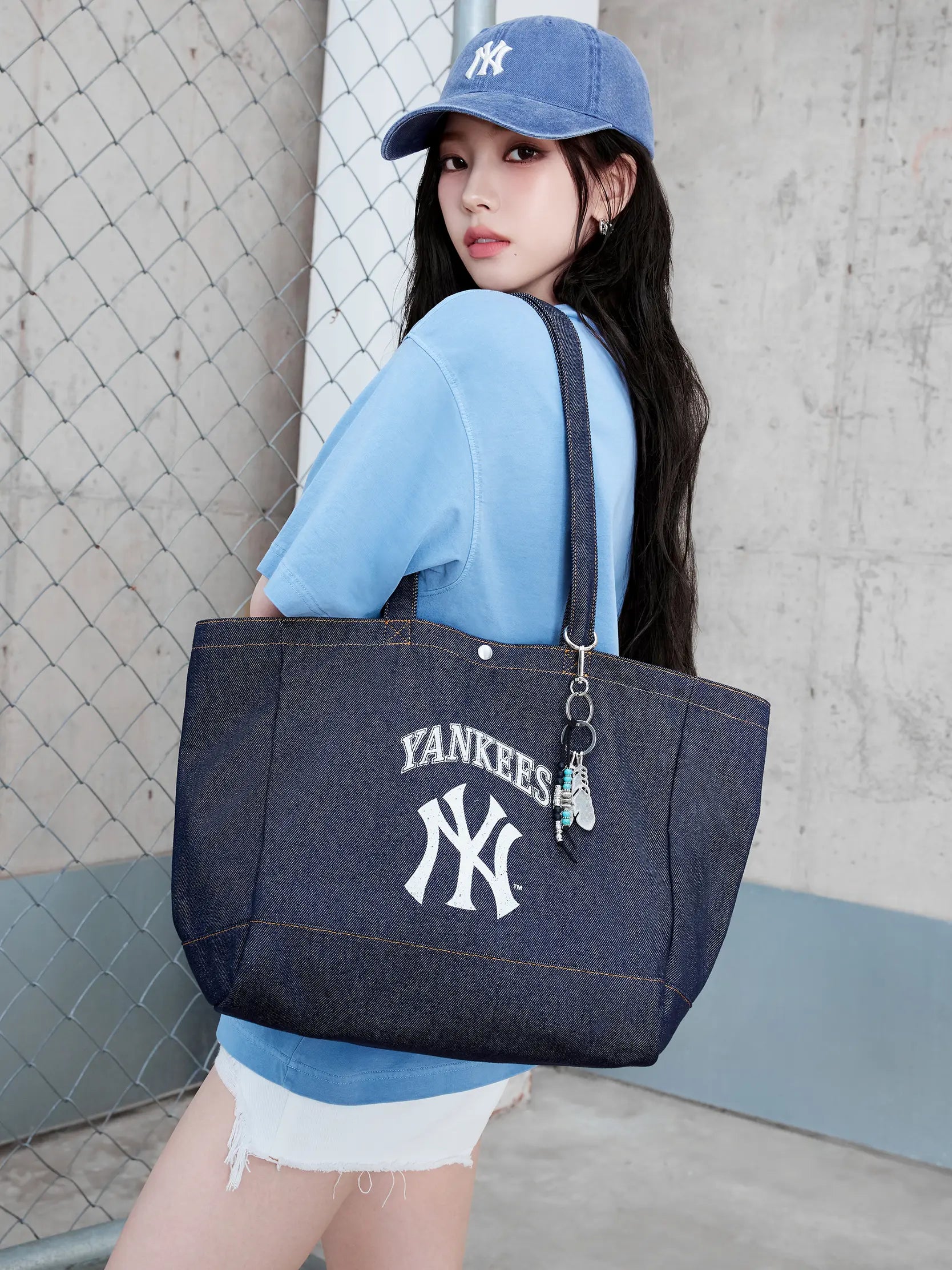 Aespa Karina Pick] MLB Vintage Lettering Denim Shopper Bag – SEOUL
