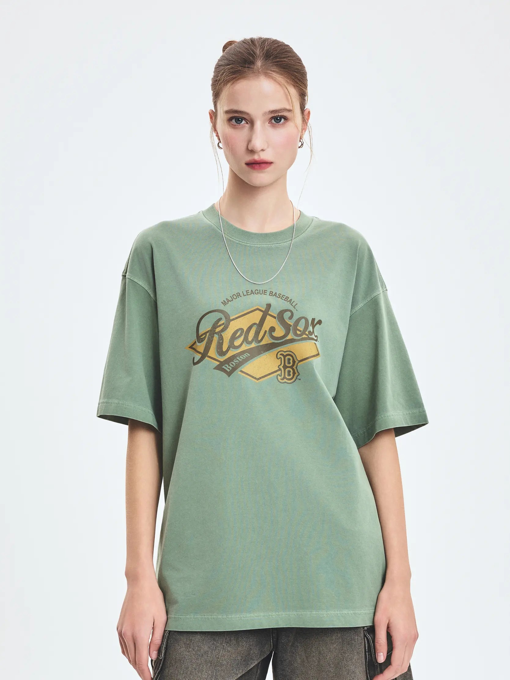 【MLB】 Varsity Vintage Washed Graphic Short Sleeve T-Shirt Aespa Karina PICK] MLB Varsity Vintage Washed Graphic Mega