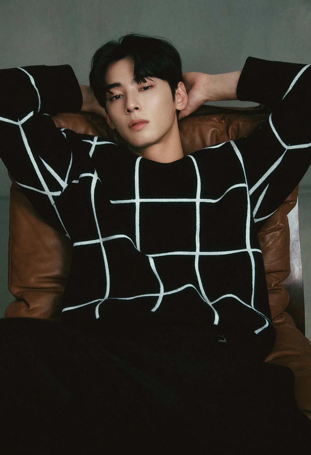 [Cha Eun Woo Worn] Liber Classy Black Check Pattern Round Knit