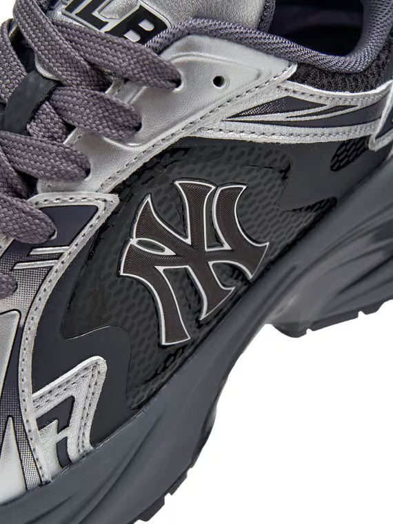 [Karina Pick] 25FW MLB Curve Runner Enamel New York Yankees