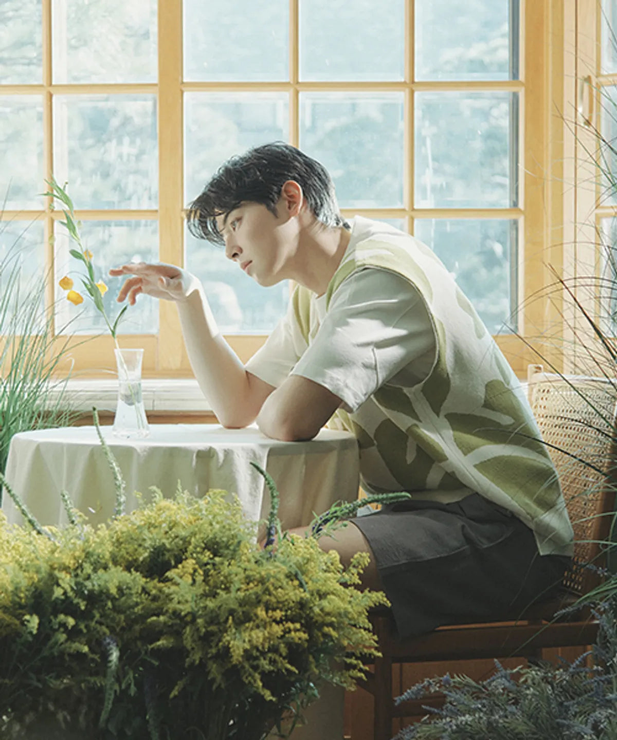 [Cha Eun Woo Worn] Liber Classy Ivory Flower Pattern V-Neck Knit Vest