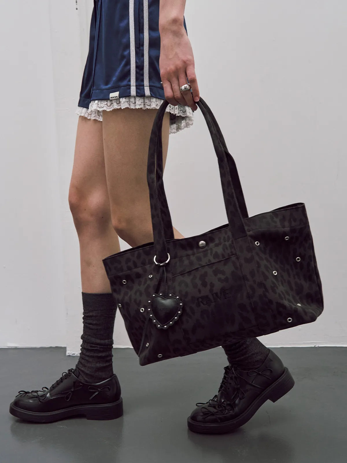RAIVE Leo Shoulder Bag