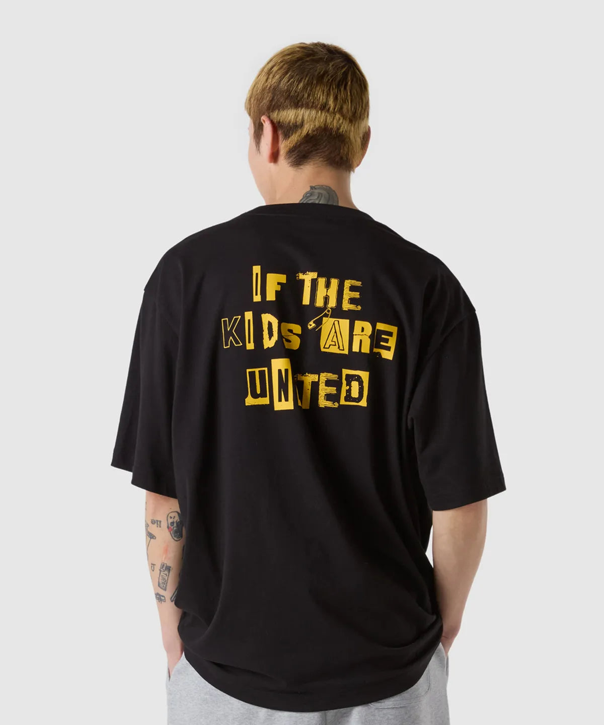 【UMBRO】HBL Weekend Hooligan Dying Lettering T-Shirt DAY6 x Umbro] HBL Weekend Hooligan Collage Graphic Short