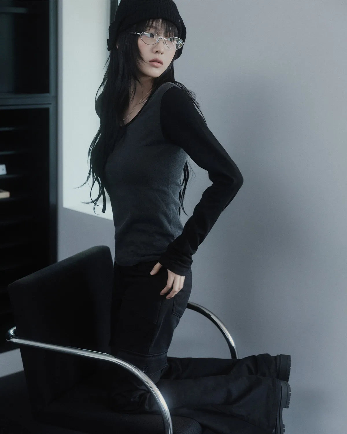 [Cho Yi-hyun Pick] Miseki Seoul Henley Neck Long Sleeves Charcoal