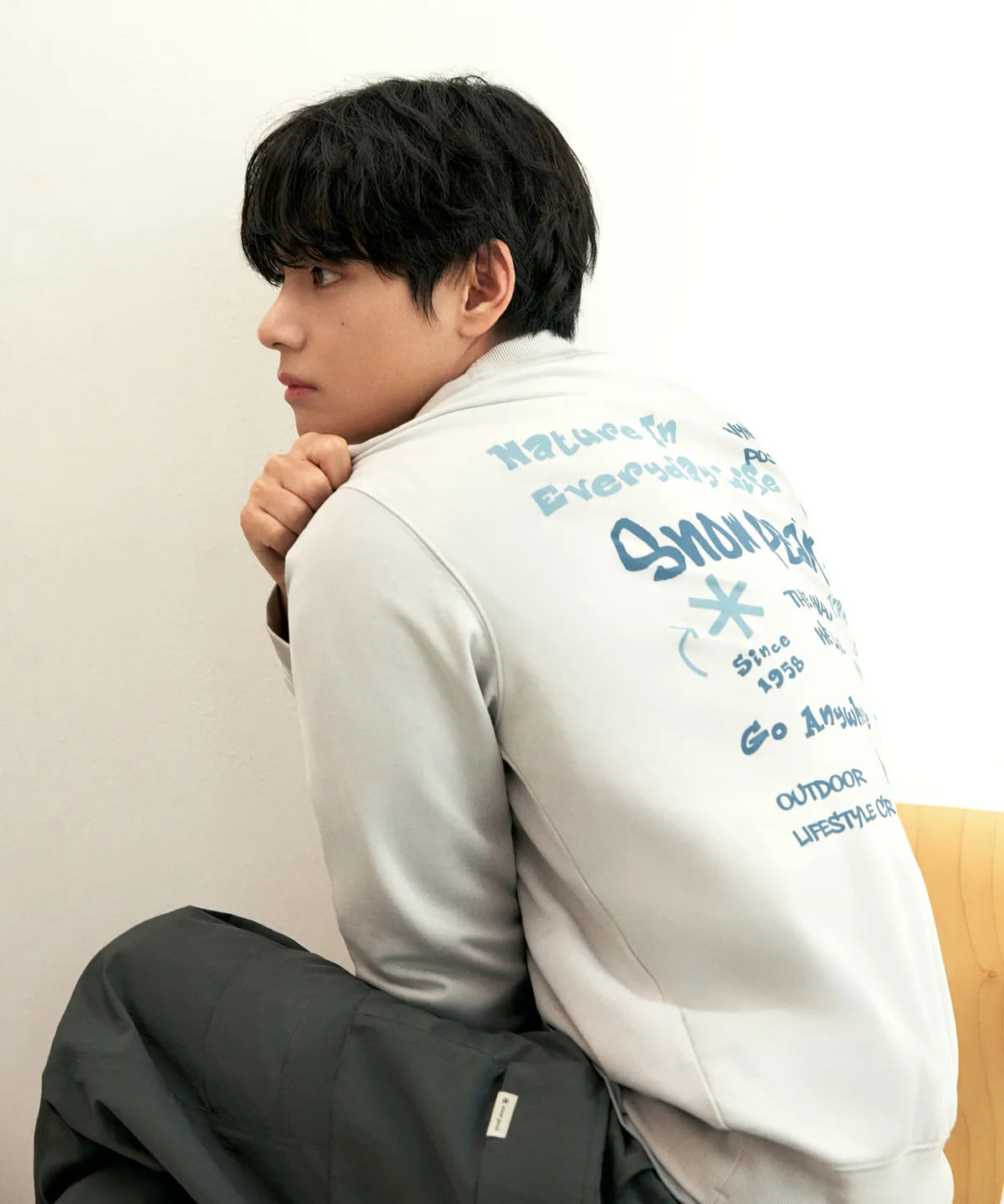 BTS V Pick] 26SS Snow Peak Doodle Graphic Sweatshirt – SEOUL TERRACE