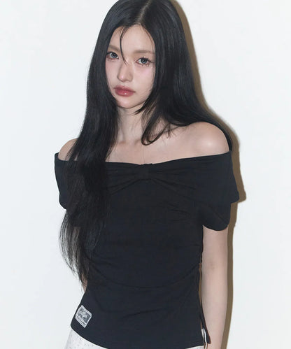 [Hearts2Hearts Carmen Worn] Illigo Bow Off-shoulder Tee