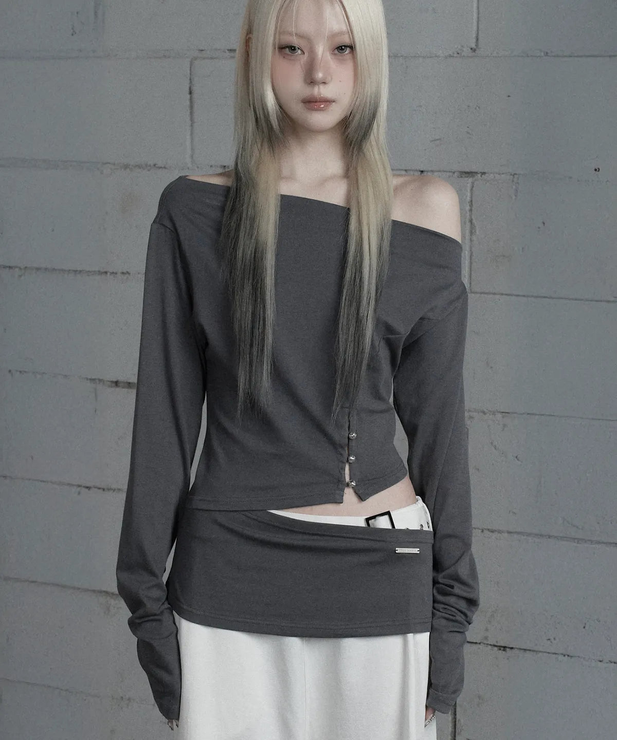 [Itzy Ryujin Worn] ETRE AU SOMMET Cut-Out Open Long Sleeve