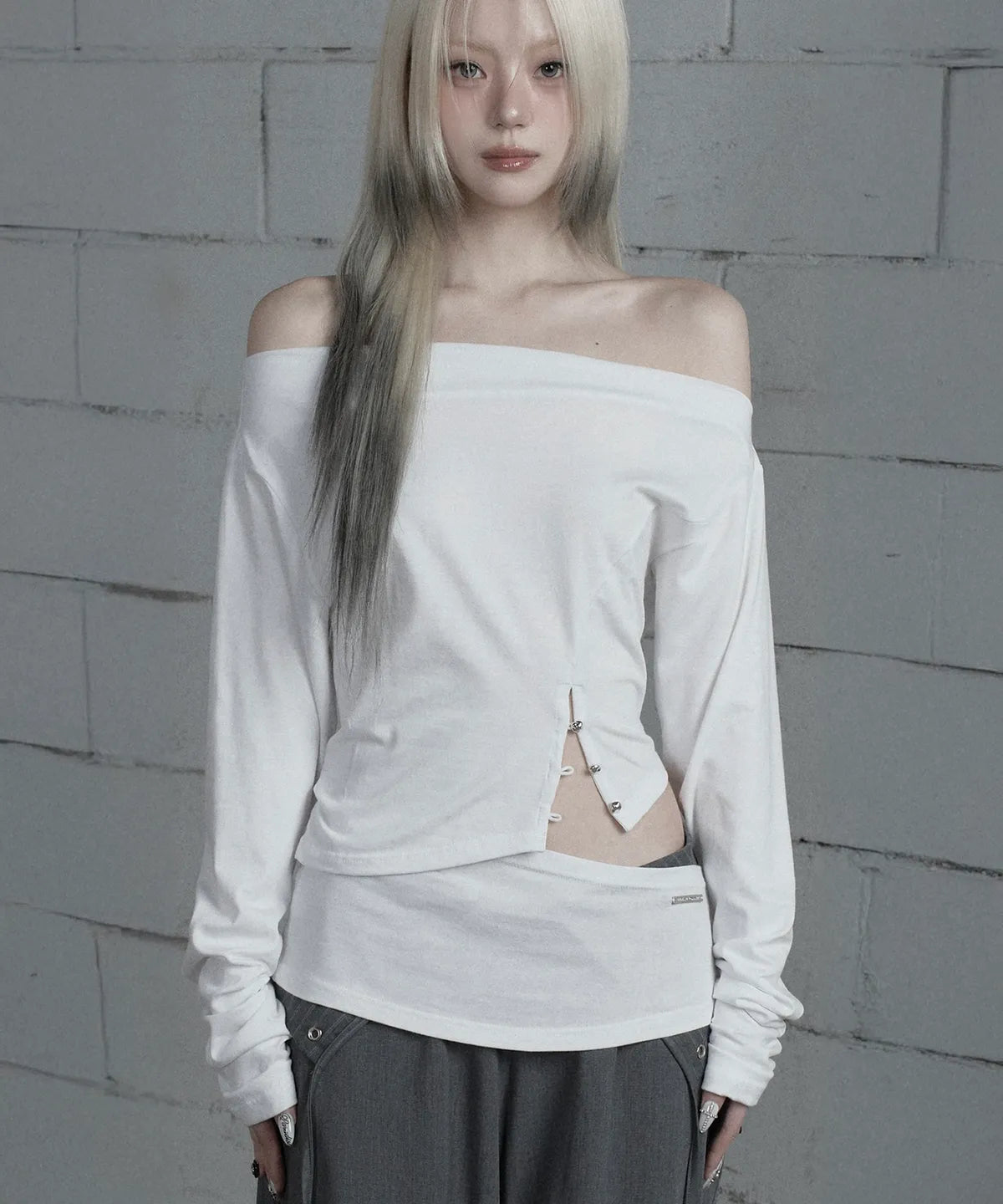 [Itzy Ryujin Worn] ETRE AU SOMMET Cut-Out Open Long Sleeve
