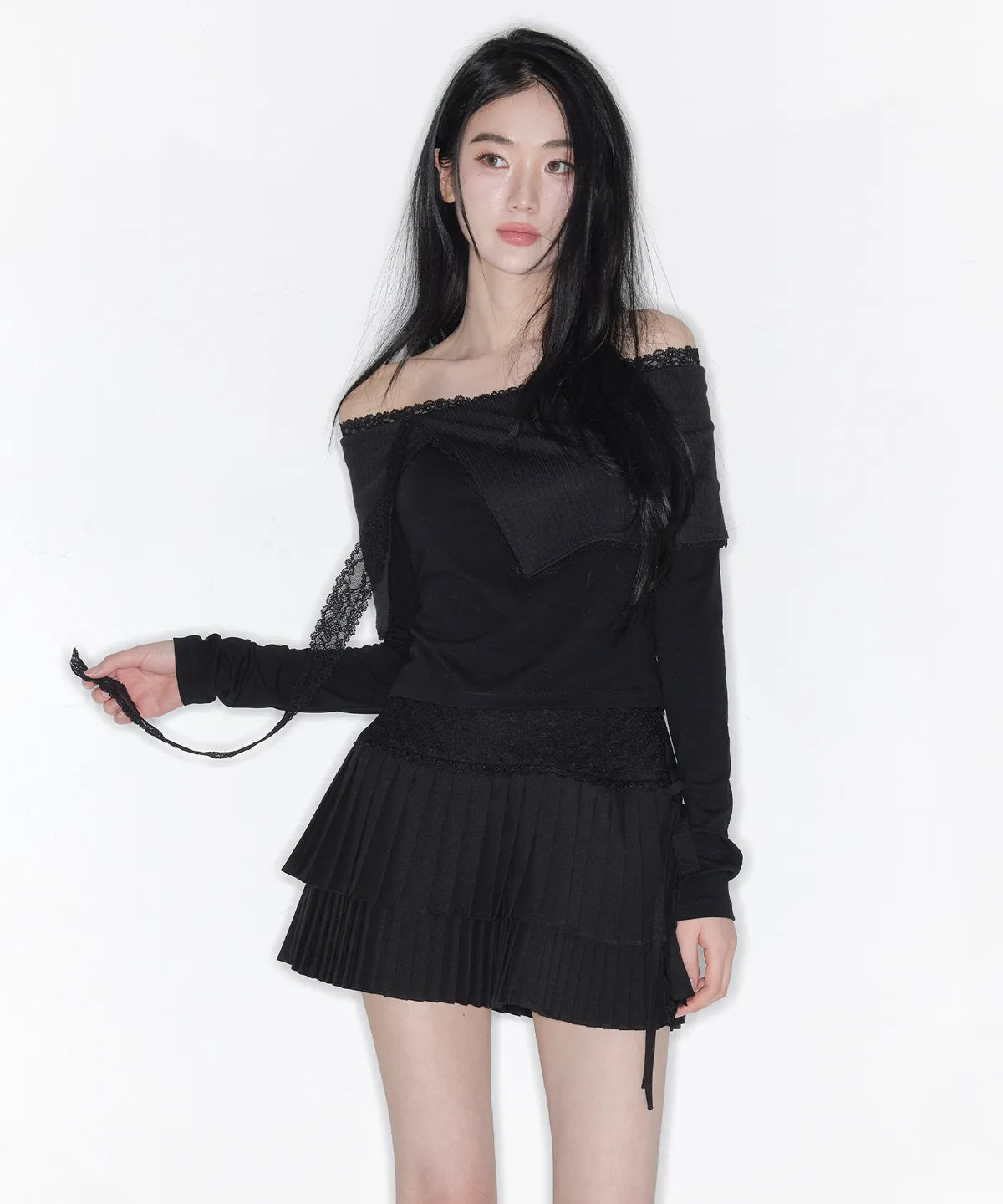 THETIS Stella Lace Off Shoulder Top
