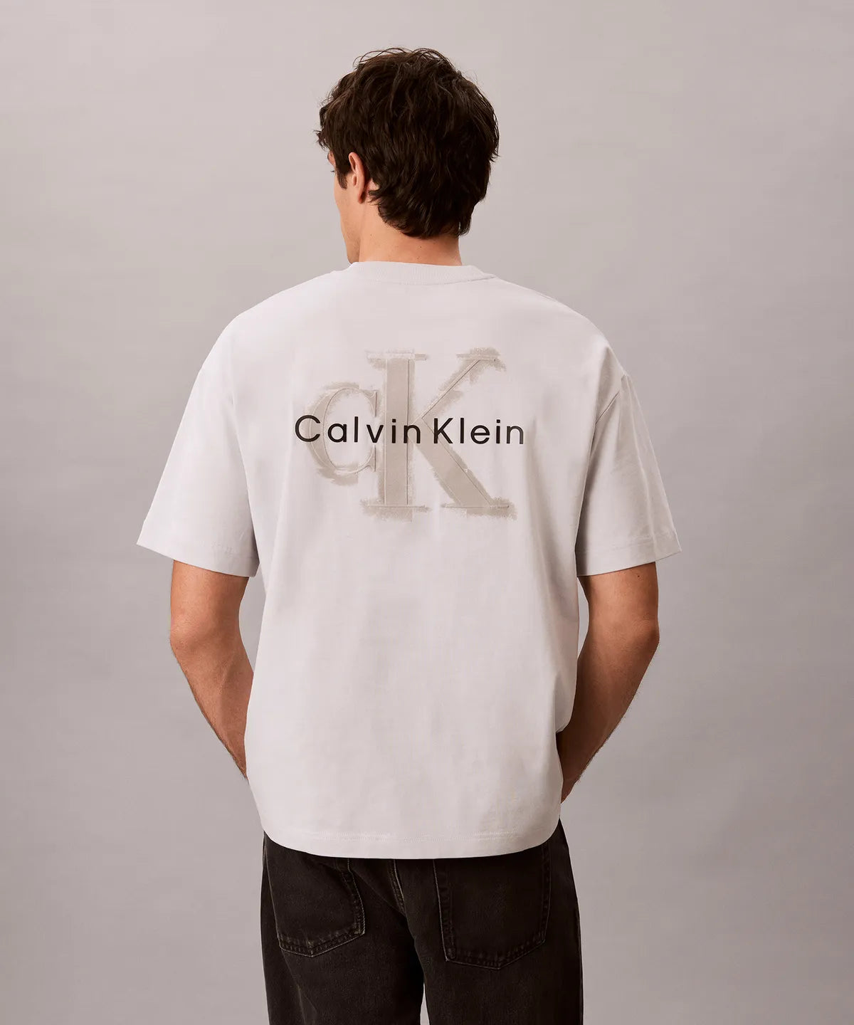 [LNGSHOT Worn] Calvin Klein Oversized Embossed Monologo Short Sleeve T-shirt