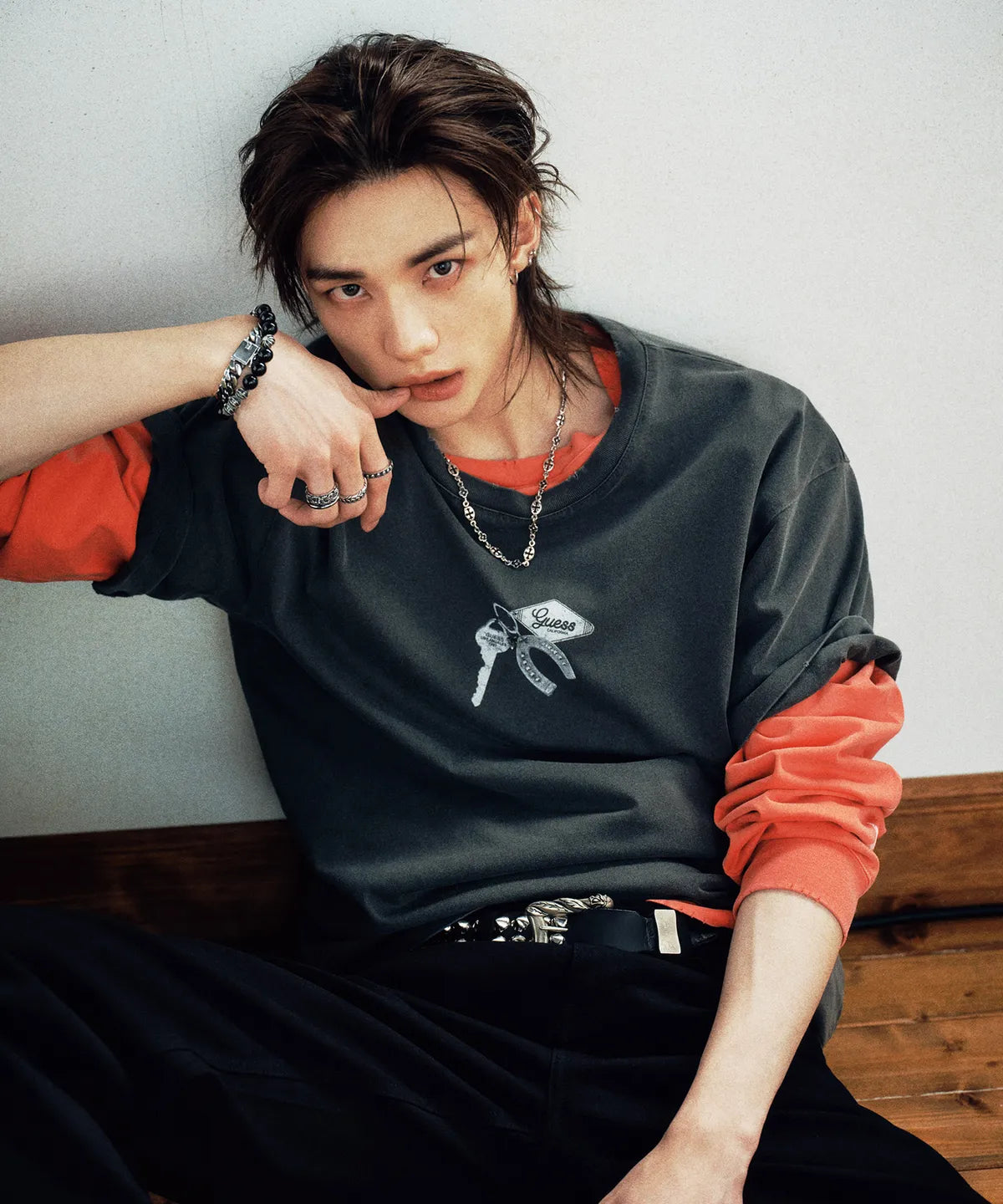 [Straykids Hyunjin Worn] 26SS Guess 2-Color Key Short Sleeve T-shirt