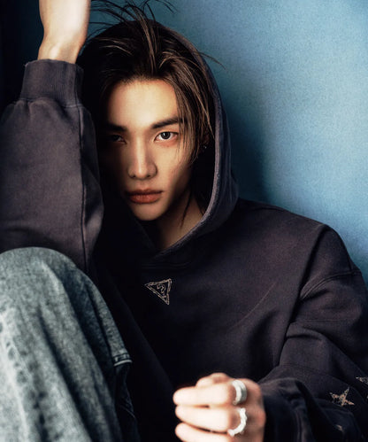 [Straykids Hyunjin Worn] 26SS Guess 2-Color Star Hoodie