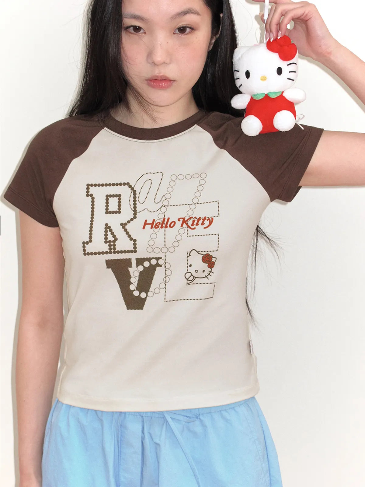 RAIVE X HELLO KITTY - Raglan Graphic T-shirt