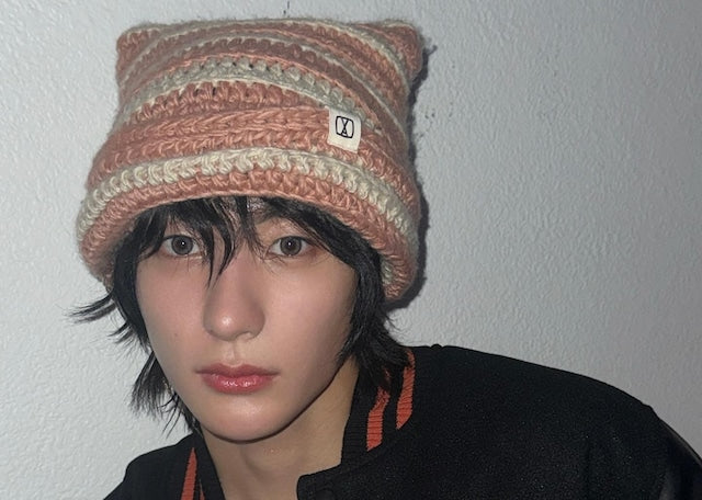[kpop Idol Best Pick] VARZAR Square Label Striped Crochet Beanie