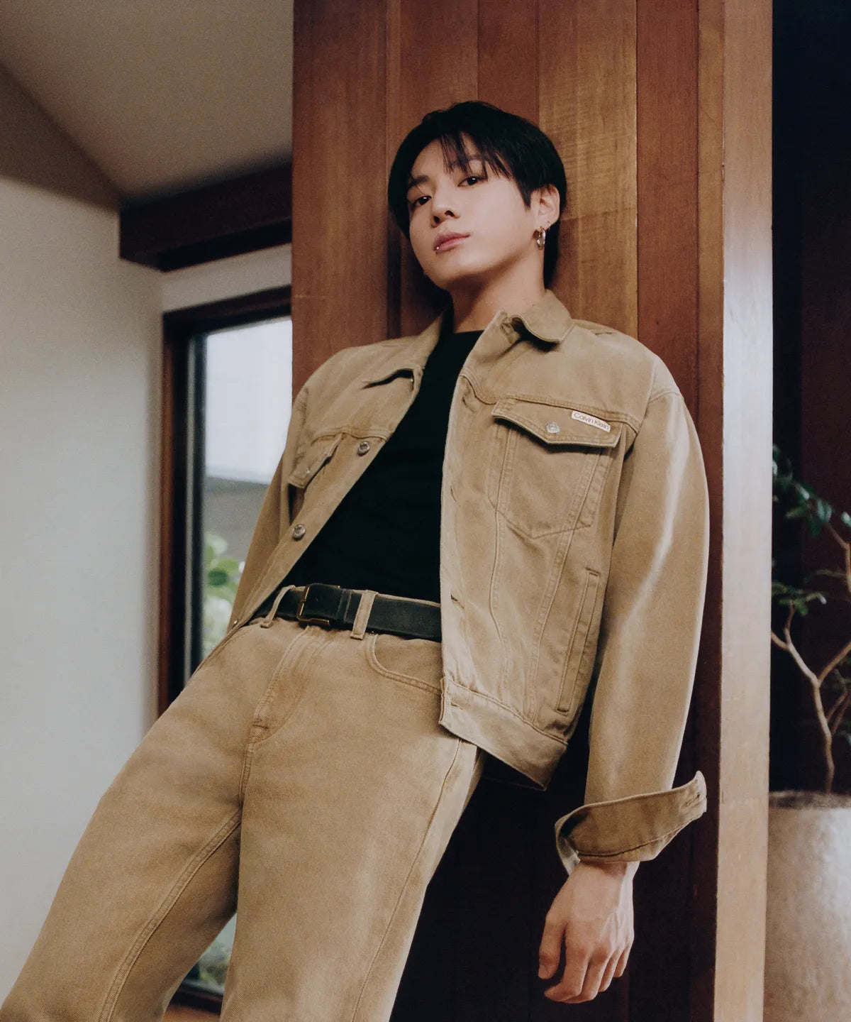 [BTS Jungkook Pick] CALVIN KLEIN 90s Tiger's Eye Smoke Trucker Jacket