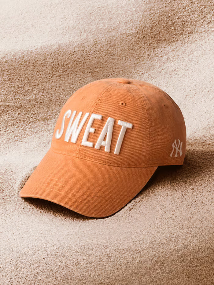 [MLB X KISS OF LIFE] SWEAT Basic Washed Unstructured Ball Cap