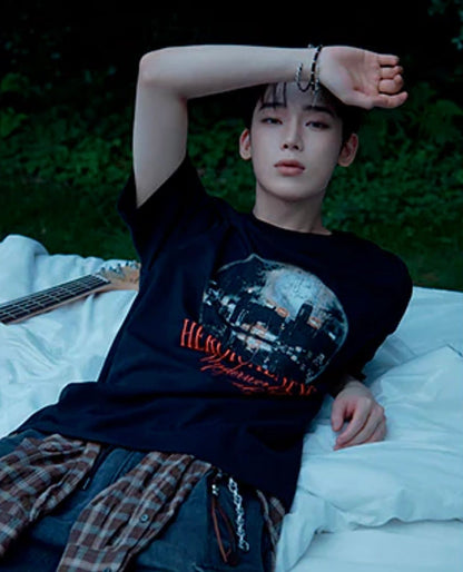 8SECONDS Night Graphic T-Shirt – Worn by ENHYPEN Sunoo