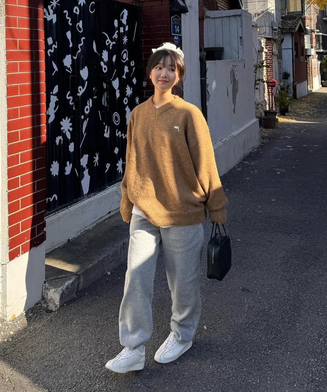 [THE BOYZ Juyeon Worn] Wai Kei Dolphin Hairy V-Neck Knit