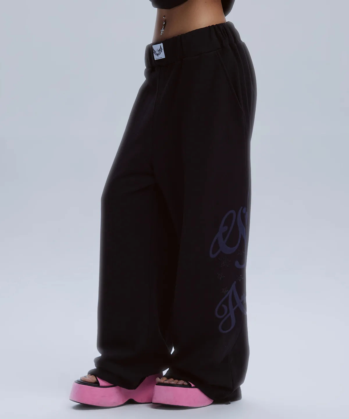 Gila Archive LETTERING LOGO SWEATPANTS SEEN WORN BY BLACKPINK JENNIE