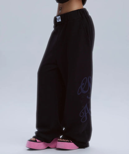 Gila Archive LETTERING LOGO SWEATPANTS SEEN WORN BY BLACKPINK JENNIE