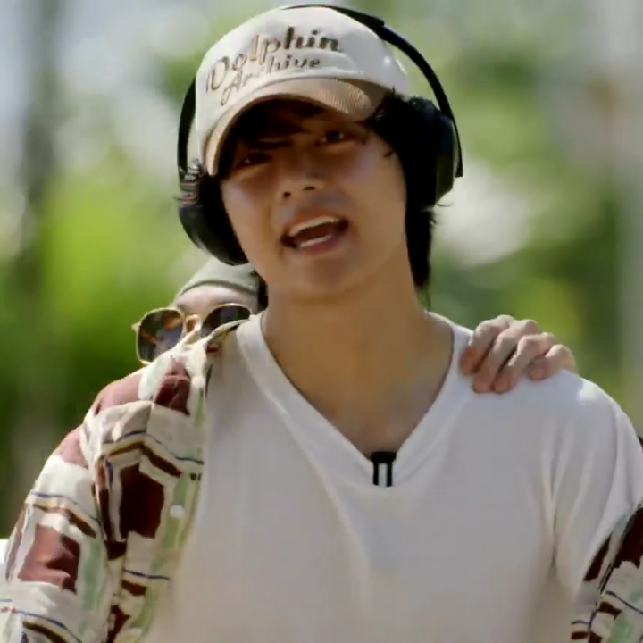 [BTS V Worn] Wai kei Dolphin Archive Two-Tone Ball Cap