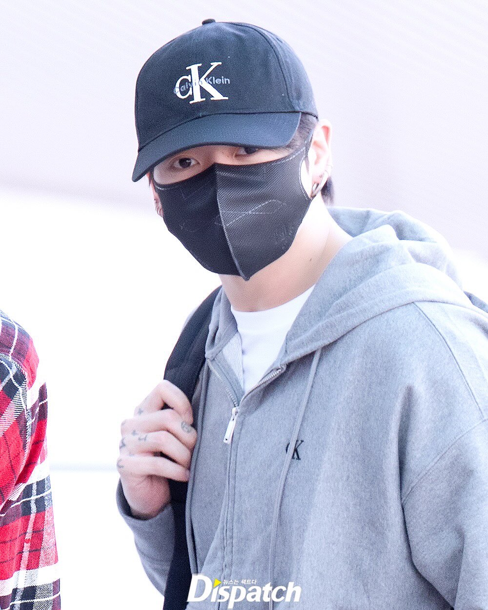 BTS Jungkook Worn] Calvin Klein Men's Premium Terry Archive Hooded