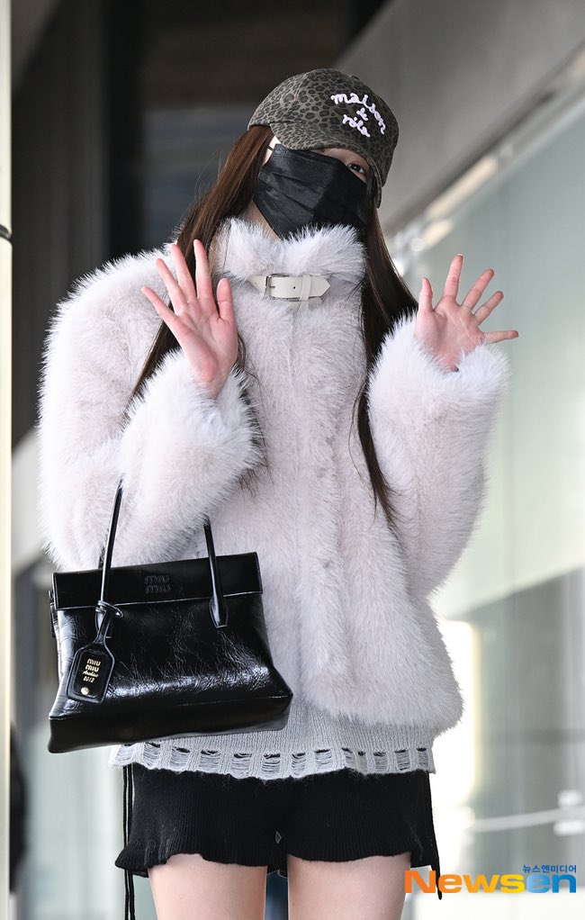[Ive Wonyoung Worn] RolaRola Collar Fur Jacket Ivory